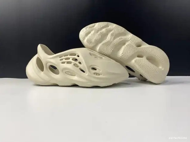 Foam RNNR FY4567 Sand Adidas Yeezy 0508